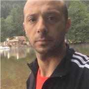 Mon objectif est d’obtenir un poste permanent dans le département d’anglais de l’école primaire ou secondaire. J'ai plus de sept ans d'expérience